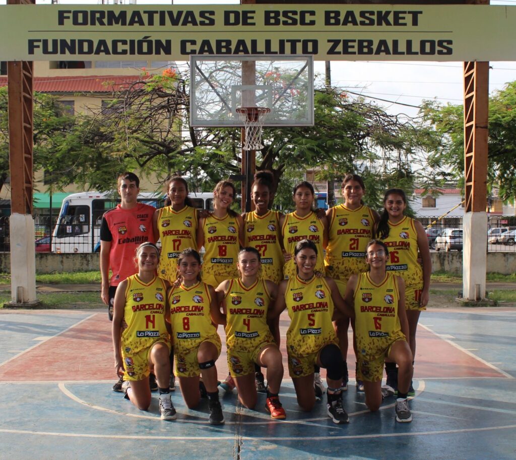 Barcelona medirá a Emelec por el campeonato nacional de básquet U-15 femenino. Las amarillas esperan mantener su superioridad ante las azules. Socios de BSC pagan la mitad del valor de la entrada.