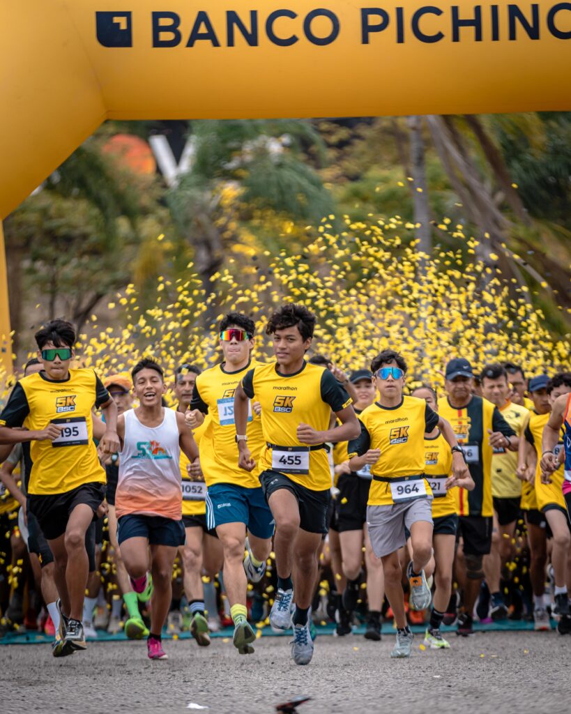 Participantes del 5K BSC durante la jornada deportiva en el Estadio Banco Pichincha.